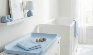 Przewijak to nie tylko mebel. 5 rzeczy, o których nie mówi Ci nikt w sklepie z artykułami dla niemowląt.