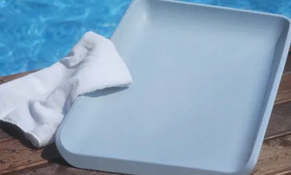 Bakterie pod lupą: Czym naprawdę różni się czyszczenie od dezynfekcji przy przewijaniu niemowlaka?